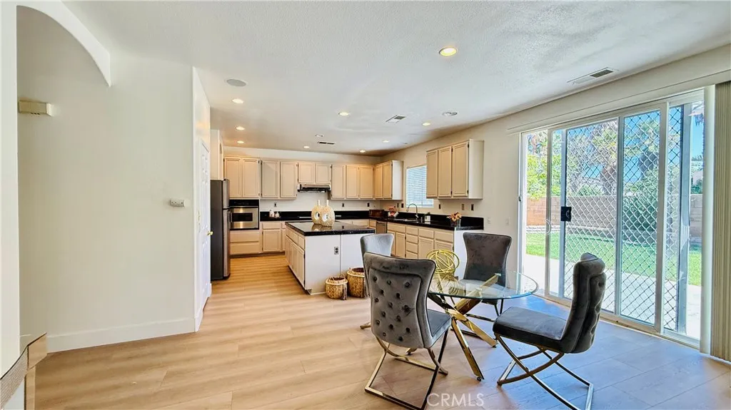 11958 Sunstone Court, Eastvale, California 91752 home-pic-15